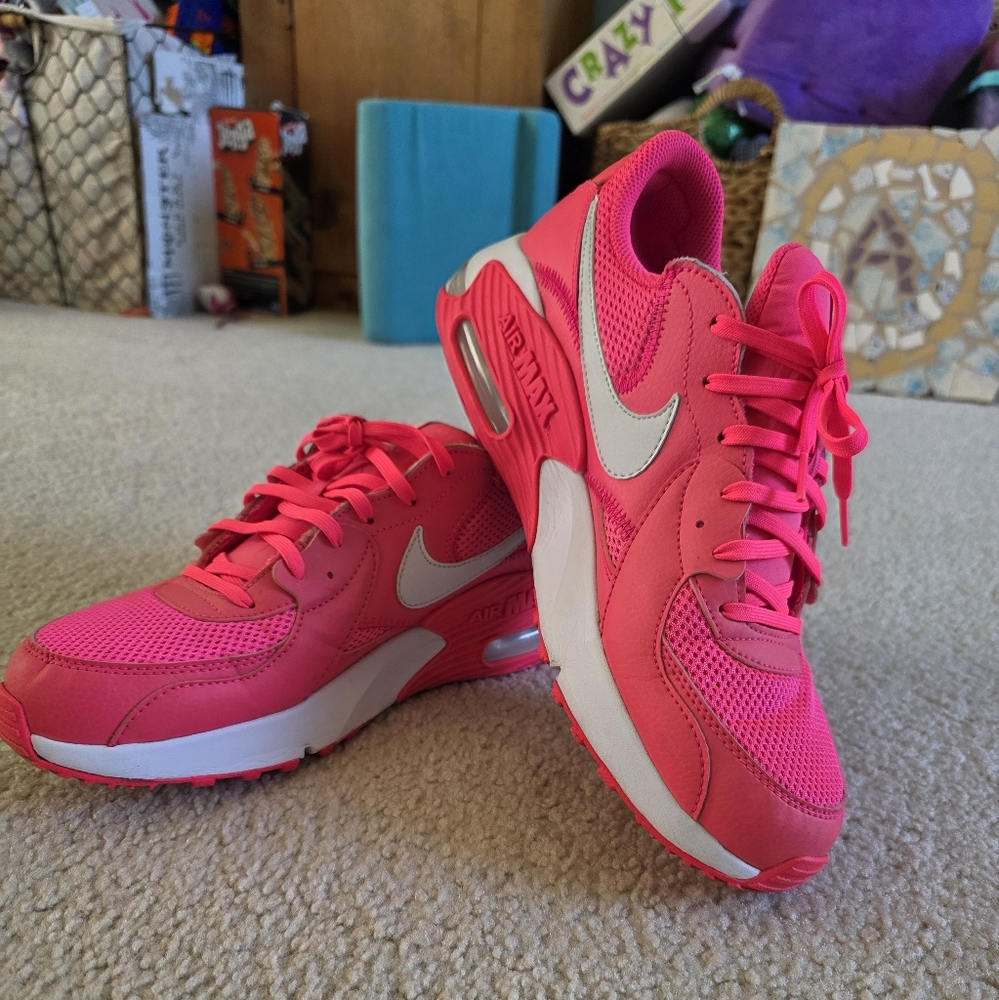 Nike Pink and White Sneakers Sleek Design Size 11